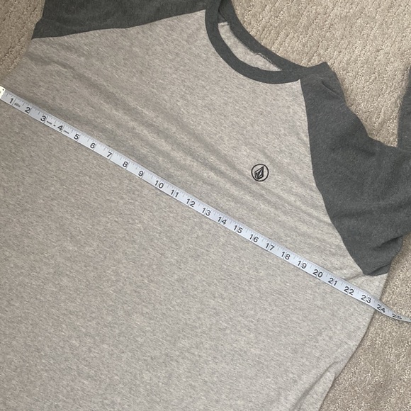 Mens baseball style tee from Volcom - Picture 4 of 5